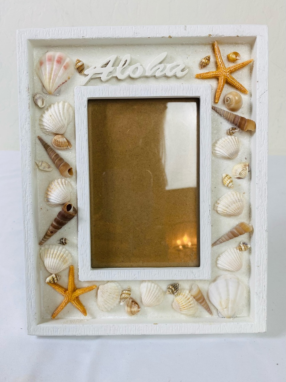 White 'Aloha' Seashell Picture Frame with Starfish Accent 4x6
